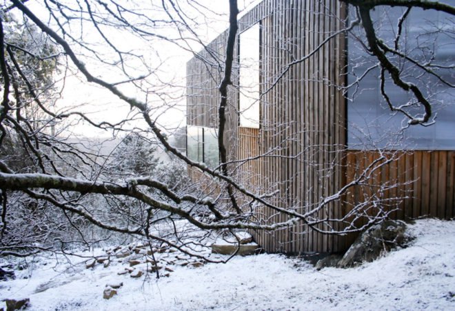 Little Big House by Room11 Architects, Little Big House in Tasmania, contemporary Tasmanian architecture, Mount Wellington modern architecture, timber cabin with cross ventilation, timber cabins in Tasmania