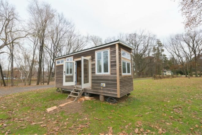 Nick Orso’s Mobile Cabin, urban engineers, tiny homes, tiny cabins, tiny living, tiny home design, tiny cabin on wheels, miniature home, on wheels, do-it-yourself cabin, diy home design, diy home builds, diy tiny homes, tiny homes on wheels, wooden cabins, reclaimed materials,