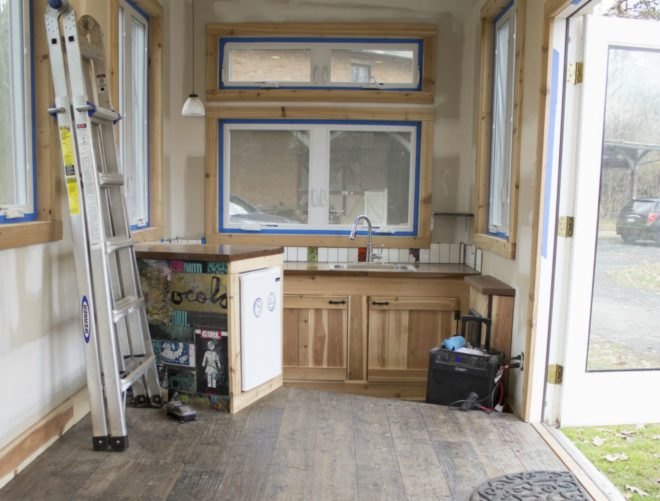 Nick Orso’s Mobile Cabin, urban engineers, tiny homes, tiny cabins, tiny living, tiny home design, tiny cabin on wheels, miniature home, on wheels, do-it-yourself cabin, diy home design, diy home builds, diy tiny homes, tiny homes on wheels, wooden cabins, reclaimed materials,