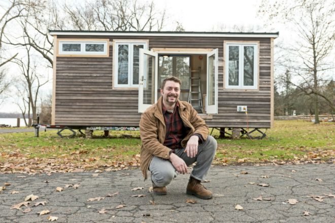 Nick Orso’s Mobile Cabin, urban engineers, tiny homes, tiny cabins, tiny living, tiny home design, tiny cabin on wheels, miniature home, on wheels, do-it-yourself cabin, diy home design, diy home builds, diy tiny homes, tiny homes on wheels, wooden cabins, reclaimed materials,