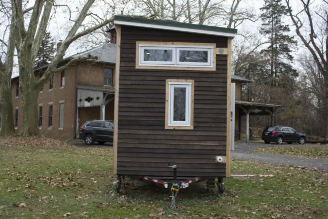 Nick Orso’s Mobile Cabin, urban engineers, tiny homes, tiny cabins, tiny living, tiny home design, tiny cabin on wheels, miniature home, on wheels, do-it-yourself cabin, diy home design, diy home builds, diy tiny homes, tiny homes on wheels, wooden cabins, reclaimed materials,