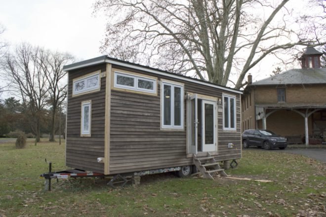 Nick Orso’s Mobile Cabin, urban engineers, tiny homes, tiny cabins, tiny living, tiny home design, tiny cabin on wheels, miniature home, on wheels, do-it-yourself cabin, diy home design, diy home builds, diy tiny homes, tiny homes on wheels, wooden cabins, reclaimed materials,