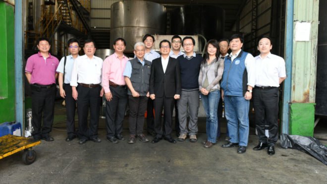 Image of Sz-Chwun John Hwang and his team.