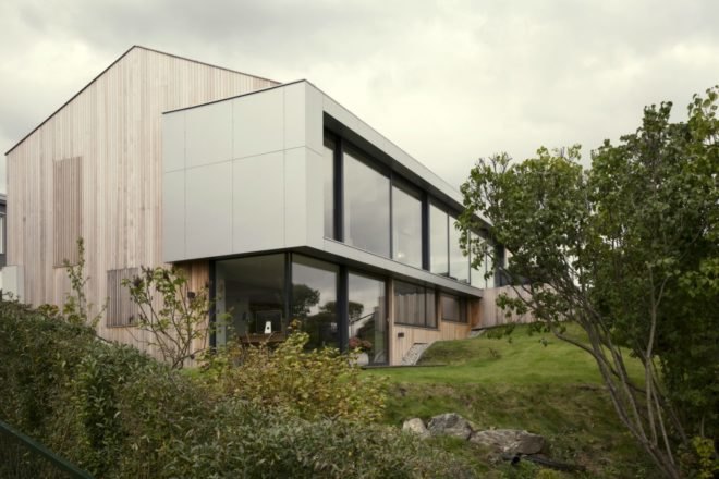 Skapa architects, Villa Bergheimveien, Norway Snarøya peninsula, snarøya peninsula, snarøya peninsula norway, Moelven prefabricated house, home renovation, prefab homes, modular prefab renovation in norway, Norwegian architects, Moelven modular prefab, cedar board cladding, wooden cladding, home additions, home renovation ideas, how to renovate a prefab home, cedar cladding
