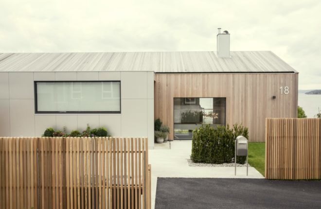 Skapa architects, Villa Bergheimveien, Norway Snarøya peninsula, snarøya peninsula, snarøya peninsula norway, Moelven prefabricated house, home renovation, prefab homes, modular prefab renovation in norway, Norwegian architects, Moelven modular prefab, cedar board cladding, wooden cladding, home additions, home renovation ideas, how to renovate a prefab home, cedar cladding