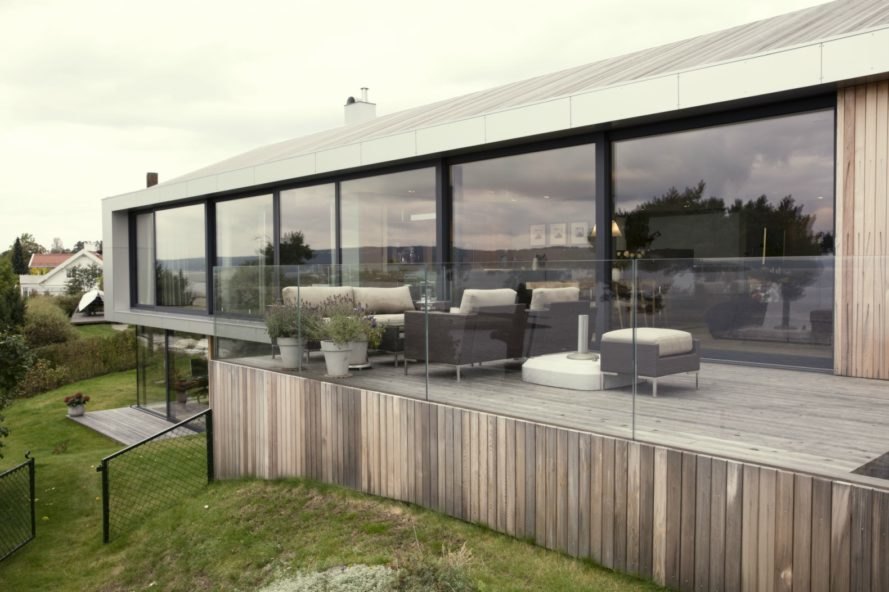 Skapa architects, Villa Bergheimveien, Norway's Snarøya peninsula, Moelven prefabricated house, home renovation, prefab homes, modular prefab renovation in norway, Norwegian architects, Moelven modular prefab, cedar board cladding, wooden cladding, home additions, home renovation ideas, how to renovate a prefab home, cedar cladding,