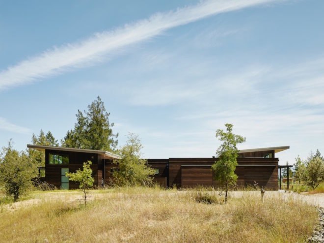 House in Healdsburg by Feldman Architecture, House in Healdsburg California, Arterra Landscape Architecture Healdsburg, Healdsburg contemporary architecture, garage style operable glass walls,