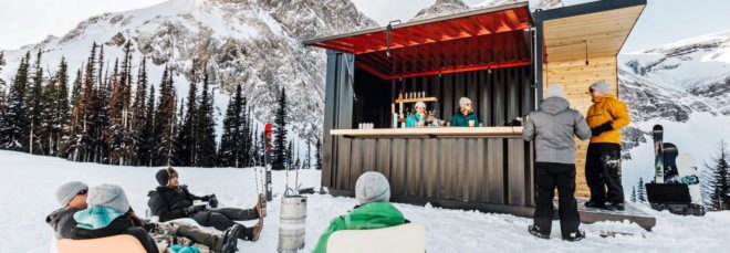 The Honomobo team sits in chairs around the pop-up bar.