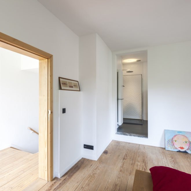 MILU by Qatarchitecten, green roof concrete extension, MILU house in Ghent, Ghent renovation and extension, board formed concrete extension, board formed concrete structural walls, operable glass garden backyard doors,