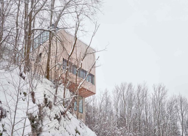 Cantilevered volume Two-in-One House by Reiulf Ramstad Arkitekter