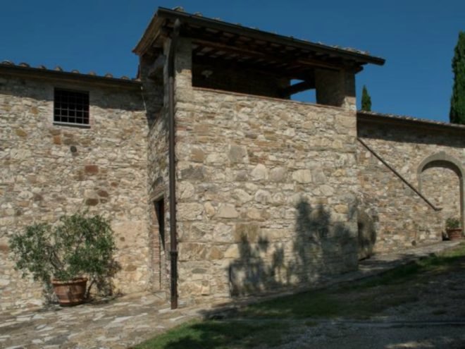 Michelangelo's former Tuscan villa, Michelangelo's former Tuscan villa for sale, living in tuscany, michelangelo's tuscan home, tuscany homes for sale, historic homes for sale, Handsome Properties International, brick homes, tuscany real estate, buying a historic home, brick homes, terracotta floors, vaulted ceilings, tuscan homes, interior design, historic home renovation, home renovation