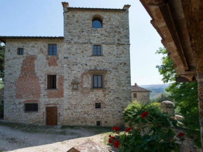 Michelangelo's former Tuscan villa, Michelangelo's former Tuscan villa for sale, living in tuscany, michelangelo's tuscan home, tuscany homes for sale, historic homes for sale, Handsome Properties International, brick homes, tuscany real estate, buying a historic home, brick homes, terracotta floors, vaulted ceilings, tuscan homes, interior design, historic home renovation, home renovation