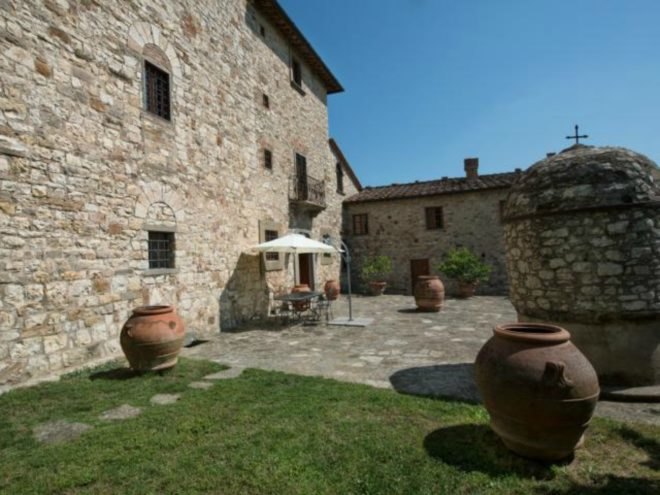 Michelangelo's former Tuscan villa, Michelangelo's former Tuscan villa for sale, living in tuscany, michelangelo's tuscan home, tuscany homes for sale, historic homes for sale, Handsome Properties International, brick homes, tuscany real estate, buying a historic home, brick homes, terracotta floors, vaulted ceilings, tuscan homes, interior design, historic home renovation, home renovation