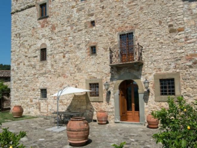 Michelangelo's former Tuscan villa, Michelangelo's former Tuscan villa for sale, living in tuscany, michelangelo's tuscan home, tuscany homes for sale, historic homes for sale, Handsome Properties International, brick homes, tuscany real estate, buying a historic home, brick homes, terracotta floors, vaulted ceilings, tuscan homes, interior design, historic home renovation, home renovation