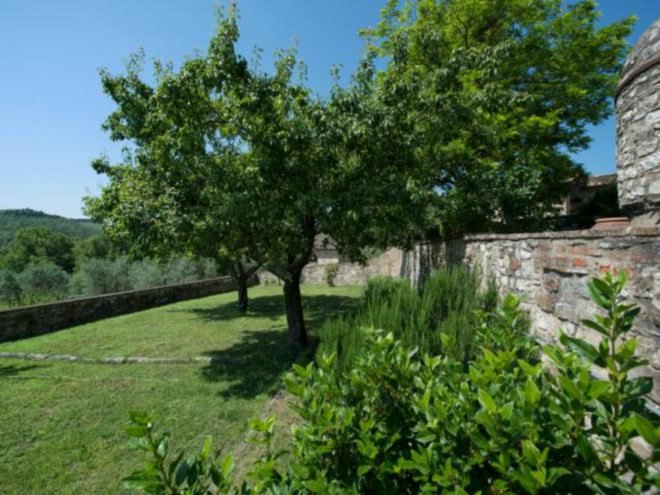 Michelangelo's former Tuscan villa, Michelangelo's former Tuscan villa for sale, living in tuscany, michelangelo's tuscan home, tuscany homes for sale, historic homes for sale, Handsome Properties International, brick homes, tuscany real estate, buying a historic home, brick homes, terracotta floors, vaulted ceilings, tuscan homes, interior design, historic home renovation, home renovation