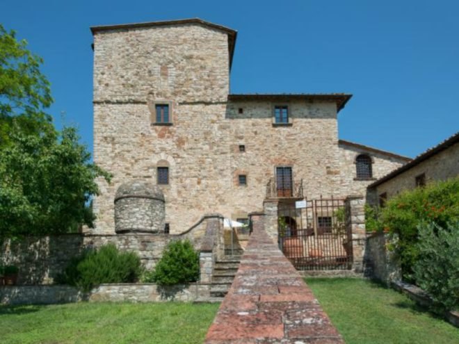 Michelangelo's former Tuscan villa, Michelangelo's former Tuscan villa for sale, living in tuscany, michelangelo's tuscan home, tuscany homes for sale, historic homes for sale, Handsome Properties International, brick homes, tuscany real estate, buying a historic home, brick homes, terracotta floors, vaulted ceilings, tuscan homes, interior design, historic home renovation, home renovation