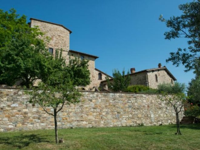 Michelangelo's former Tuscan villa, Michelangelo's former Tuscan villa for sale, living in tuscany, michelangelo's tuscan home, tuscany homes for sale, historic homes for sale, Handsome Properties International, brick homes, tuscany real estate, buying a historic home, brick homes, terracotta floors, vaulted ceilings, tuscan homes, interior design, historic home renovation, home renovation