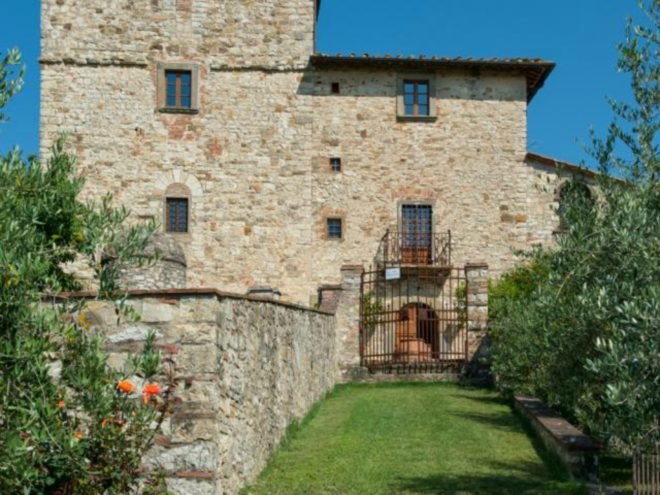 Michelangelo's former Tuscan villa, Michelangelo's former Tuscan villa for sale, living in tuscany, michelangelo's tuscan home, tuscany homes for sale, historic homes for sale, Handsome Properties International, brick homes, tuscany real estate, buying a historic home, brick homes, terracotta floors, vaulted ceilings, tuscan homes, interior design, historic home renovation, home renovation