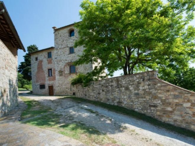 Michelangelo's former Tuscan villa, Michelangelo's former Tuscan villa for sale, living in tuscany, michelangelo's tuscan home, tuscany homes for sale, historic homes for sale, Handsome Properties International, brick homes, tuscany real estate, buying a historic home, brick homes, terracotta floors, vaulted ceilings, tuscan homes, interior design, historic home renovation, home renovation