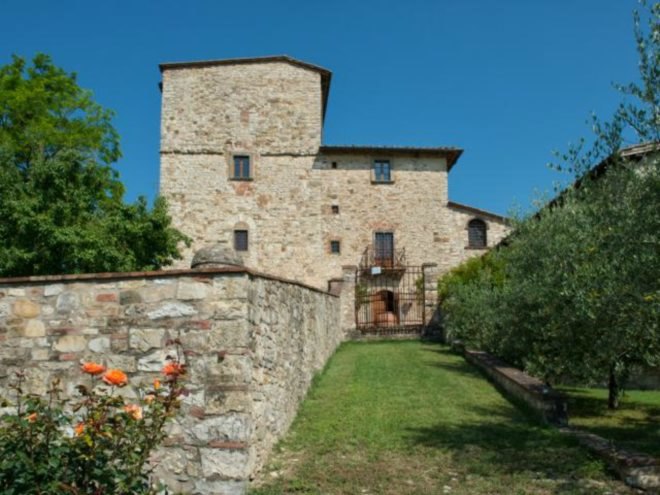 Michelangelo's former Tuscan villa, Michelangelo's former Tuscan villa for sale, living in tuscany, michelangelo's tuscan home, tuscany homes for sale, historic homes for sale, Handsome Properties International, brick homes, tuscany real estate, buying a historic home, brick homes, terracotta floors, vaulted ceilings, tuscan homes, interior design, historic home renovation, home renovation