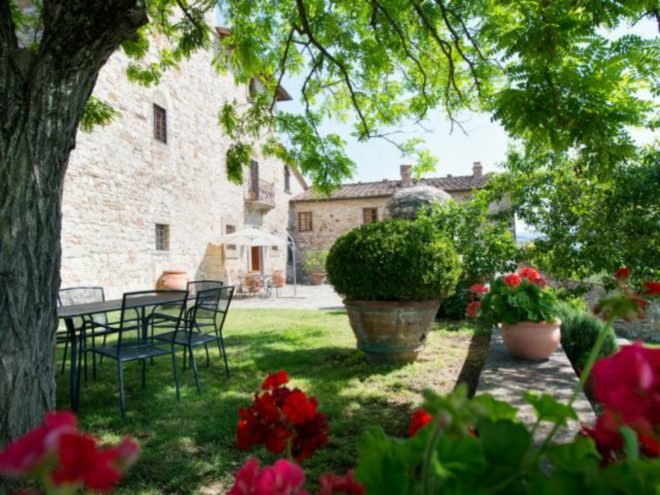 Michelangelo's former Tuscan villa, Michelangelo's former Tuscan villa for sale, living in tuscany, michelangelo's tuscan home, tuscany homes for sale, historic homes for sale, Handsome Properties International, brick homes, tuscany real estate, buying a historic home, brick homes, terracotta floors, vaulted ceilings, tuscan homes, interior design, historic home renovation, home renovation