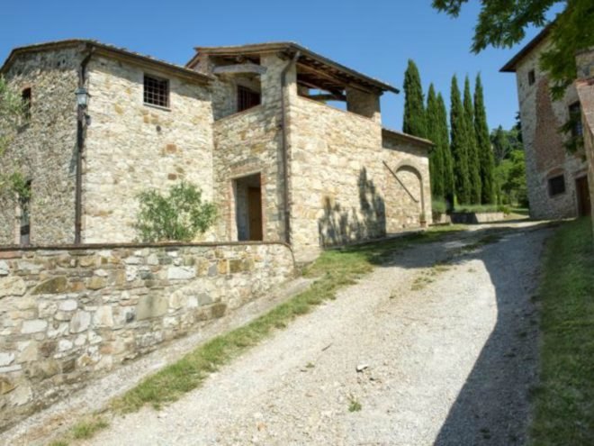 Michelangelo's former Tuscan villa, Michelangelo's former Tuscan villa for sale, living in tuscany, michelangelo's tuscan home, tuscany homes for sale, historic homes for sale, Handsome Properties International, brick homes, tuscany real estate, buying a historic home, brick homes, terracotta floors, vaulted ceilings, tuscan homes, interior design, historic home renovation, home renovation