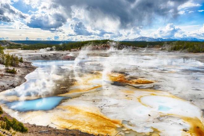 Yellowstone, supervolcano, Yellowstone supervolcano, Yellowstone caldera, geysers, Yellowstone volcano