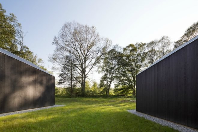 Green landscape that surrounds the studios