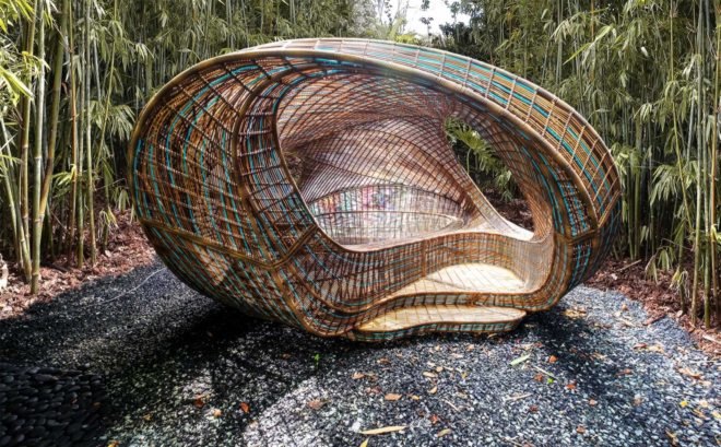 Rendering of handwoven polyethylene structure with curves and openings