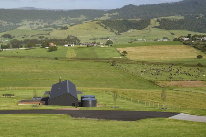 Rural inspired architecture Escarpment House by Atelier Andy Carson