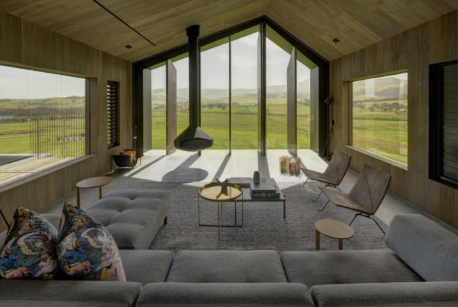 View out to west facade Escarpment House by Atelier Andy Carson
