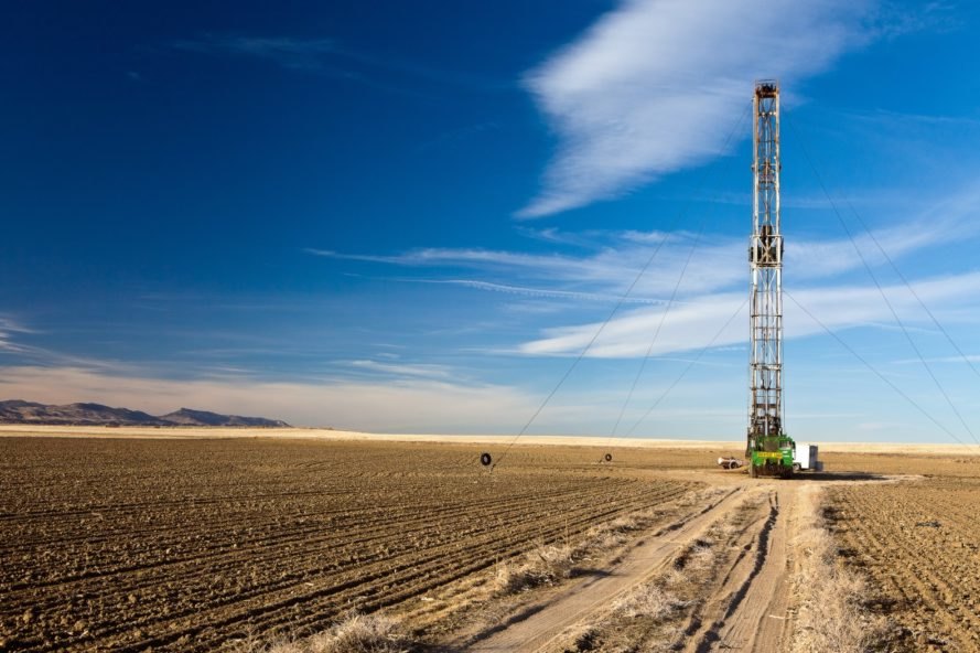 A fracking rig in a field in Colorado
