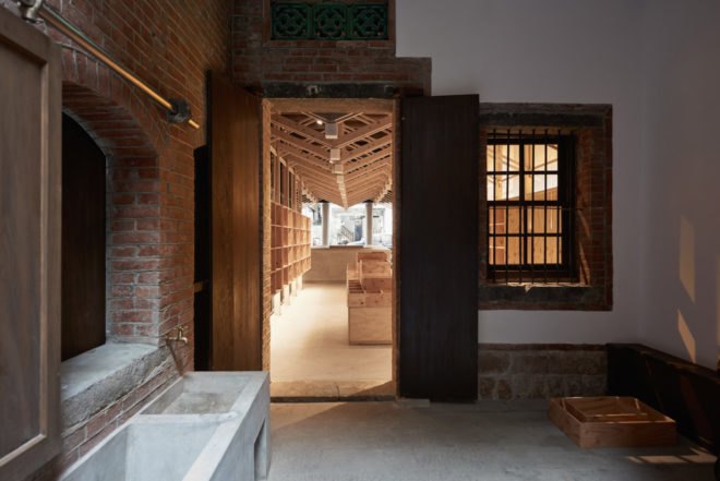 back building Inverted Truss by B+P Architects