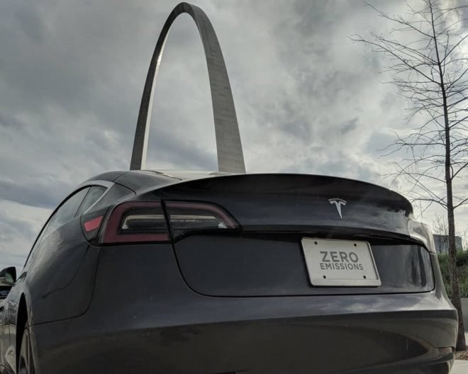 Tesla car near the Arch of St. Louis