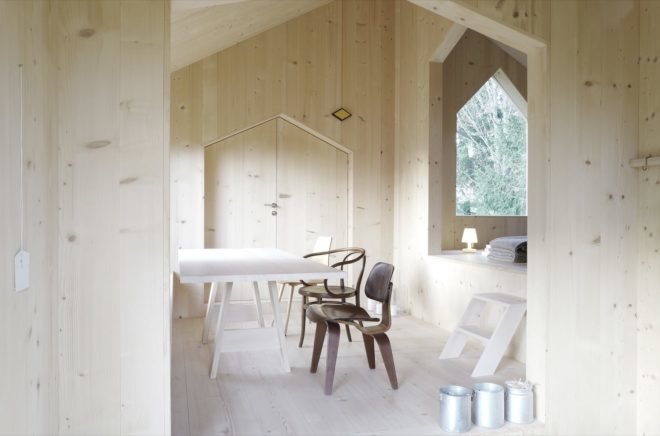 Interior room with table and chairs