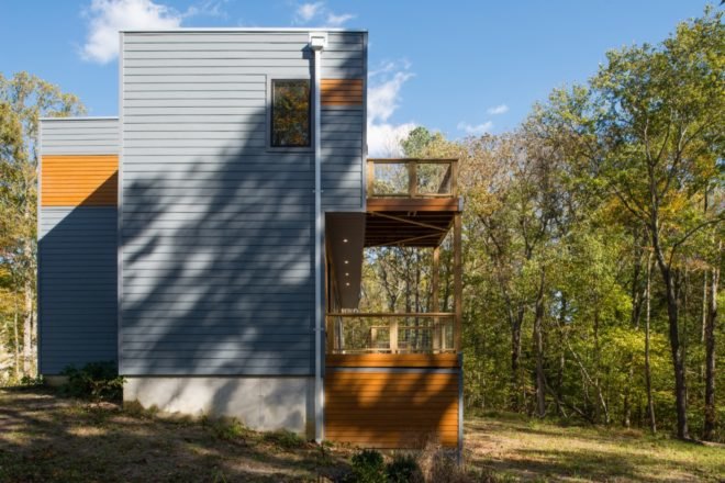 side view of the Forest House with balcony and deck
