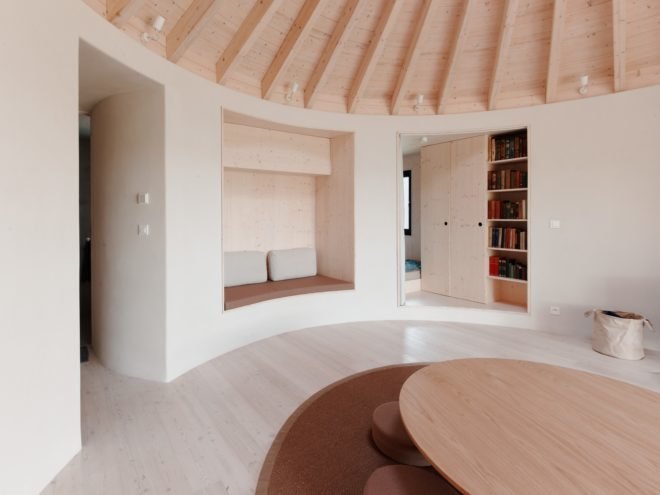 Round room with large round table and built-in wall seat