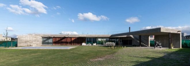 modular home with green lawn