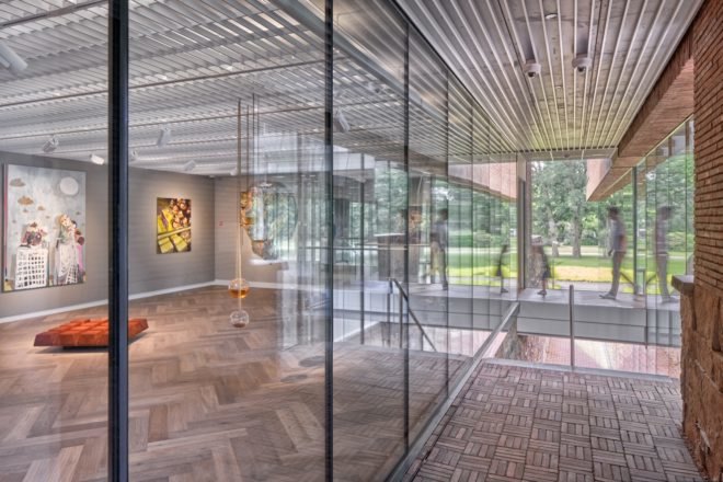 full height glazing on the outside of an exhibition space