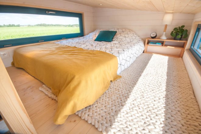 queen-sized bed with yellow and white blankets