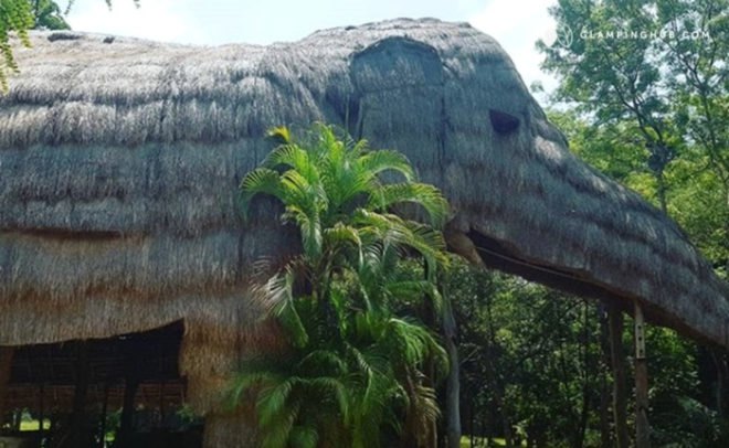 straw hotel shaped like an elephant