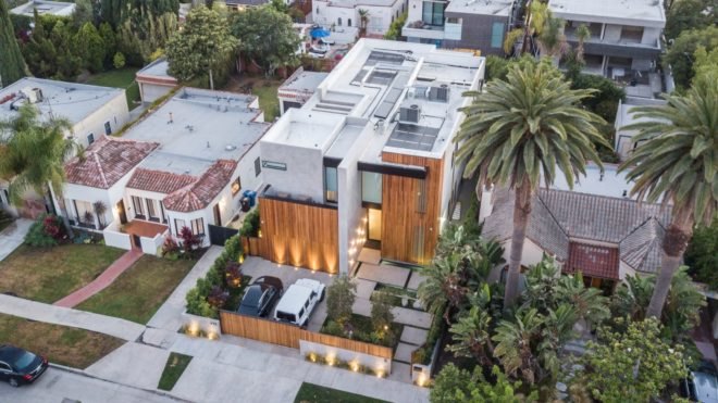 aerial view of homes neighboring dwellings
