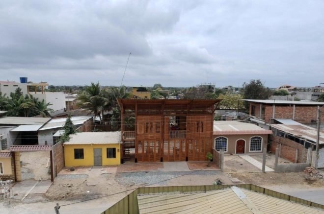 aerial view of wood building with word "RECICLA" on front