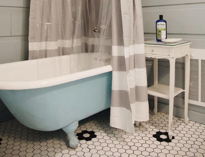 bathroom with clawfoot bathtub
