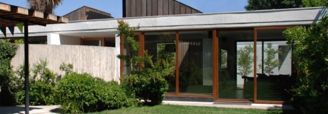 linear concrete and timber home