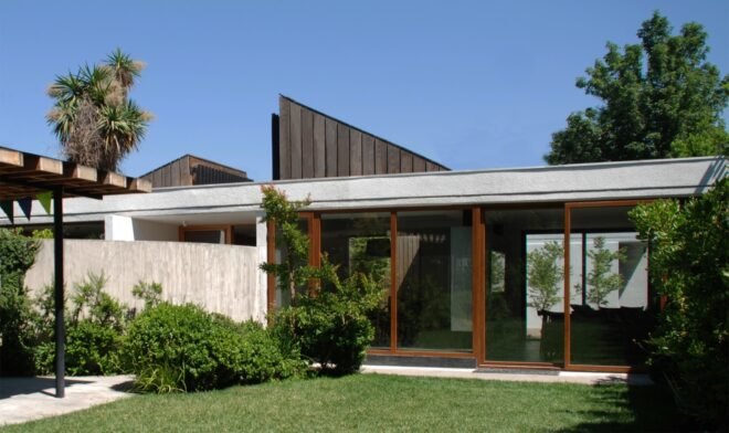 linear concrete and timber home