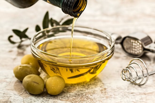olive oil in small glass bowl