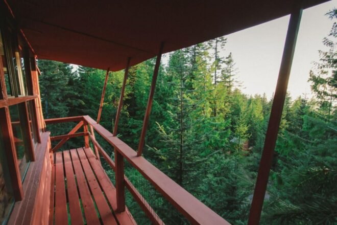 open-air deck with views of greenery