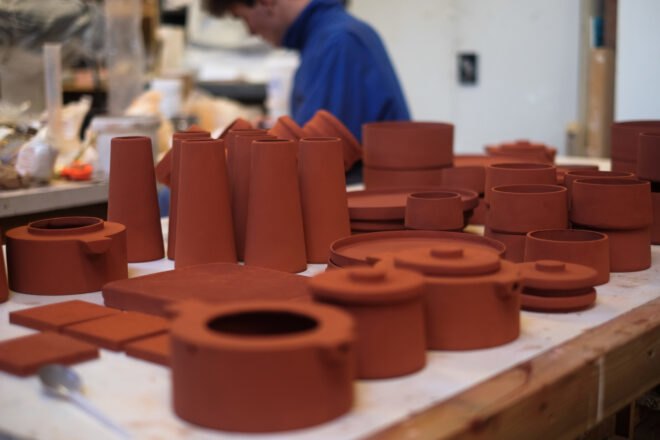 aluminum production waste transformed into ceramic decor