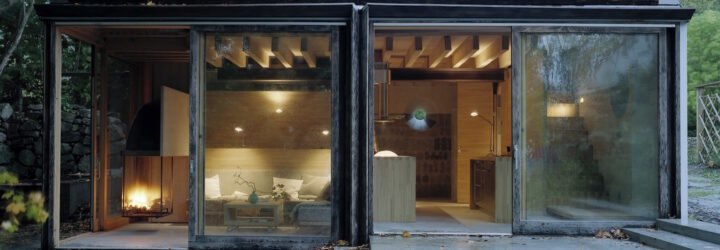 wooden cabin in Swedish countryside surrounded by greenery